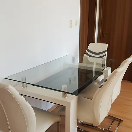 Sunny Day 6 Apartment